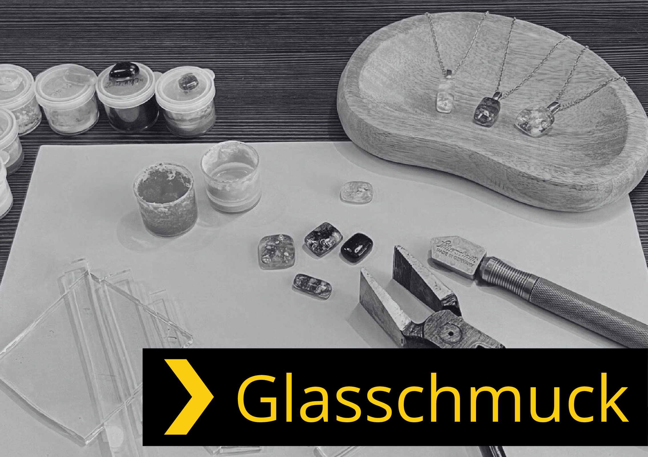 Mi. 01.04. Glasschmuck